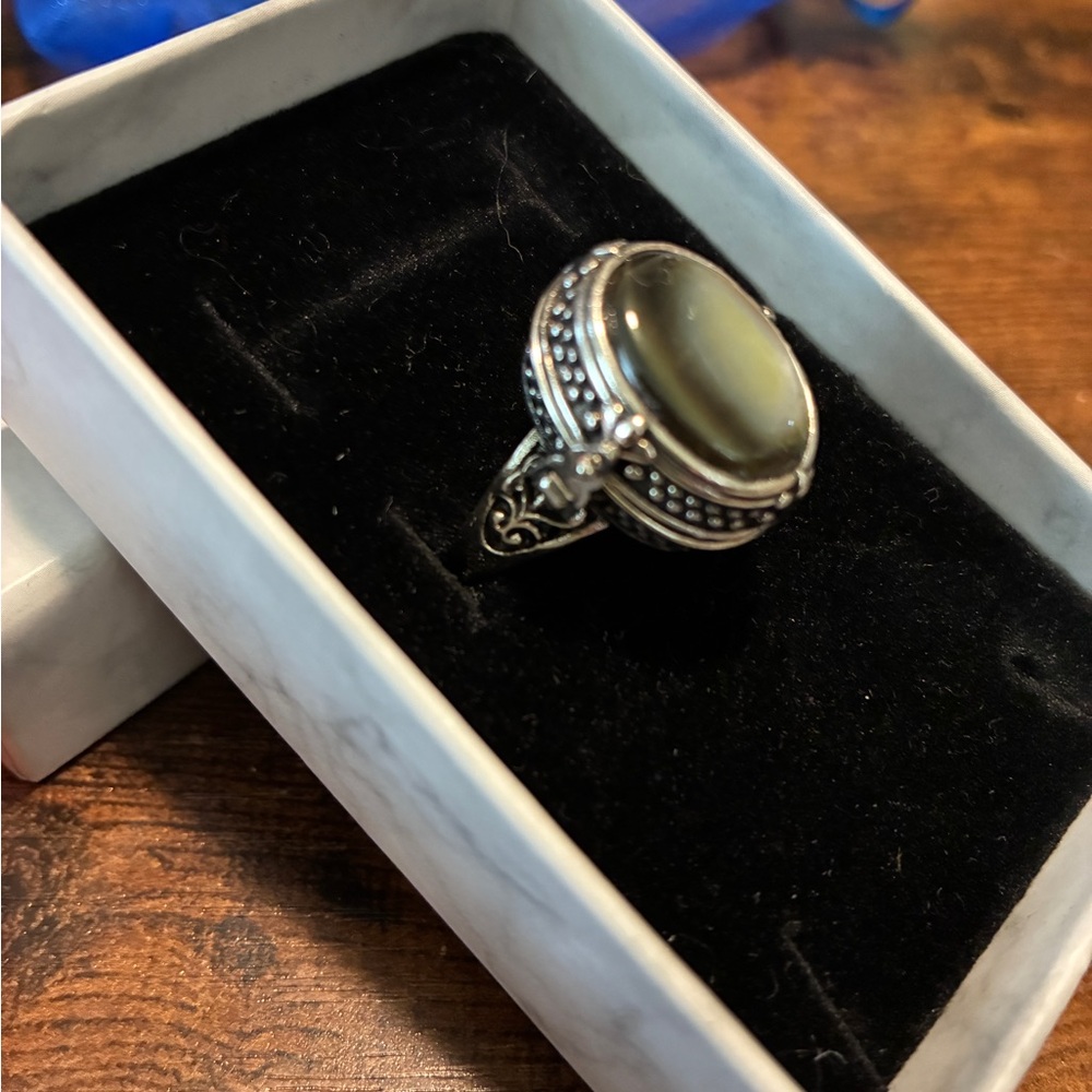 Silver-Obsidian Locket/Poison Adjustable Ring - Picture 2 of 5
